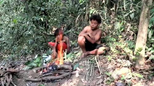 野外小屁孩吃瓜,野外小屁孩的欢乐瓜果时光